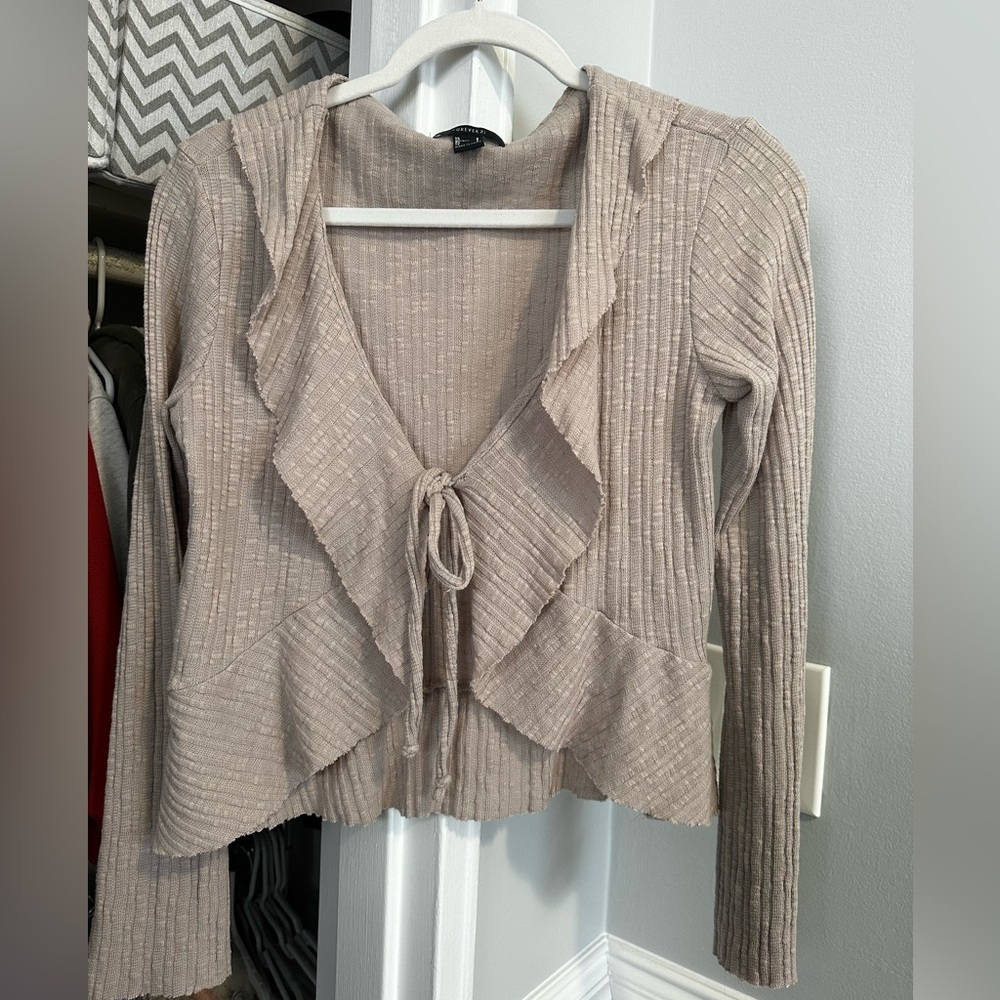 Forever 21 ribbed ruffle- trim top, size small, color cream